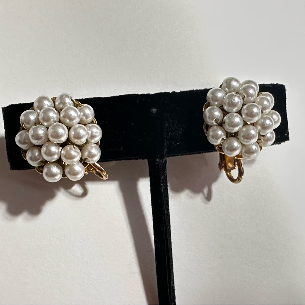 Vintage Hobe Faux Pearl Cluster Earrings Combo Clip On Screw Back Old Money 36$
